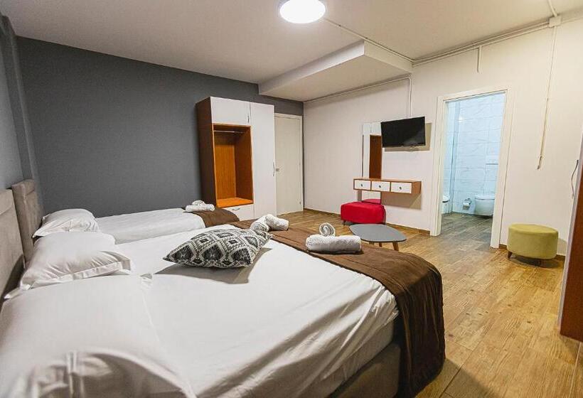 غرفة قياسية ثلاثية مطلة علي الحديقة, Olivar Hotel Tirana