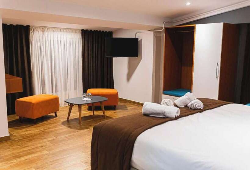 Suite with lake view, Olivar Hotel Tirana