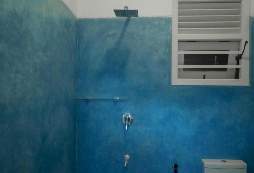 Standardzimmer Kingsize Bett, Casa Tharin Madiha