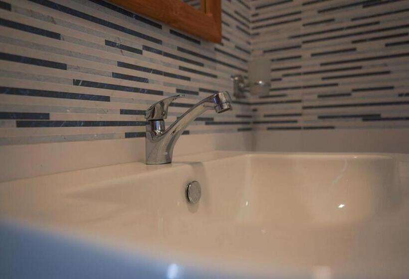 Superior Zimmer Kingsize Bett, Casa Tharin Madiha