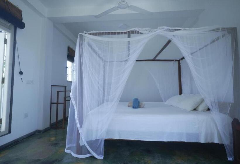 Superior Zimmer Kingsize Bett, Casa Tharin Madiha