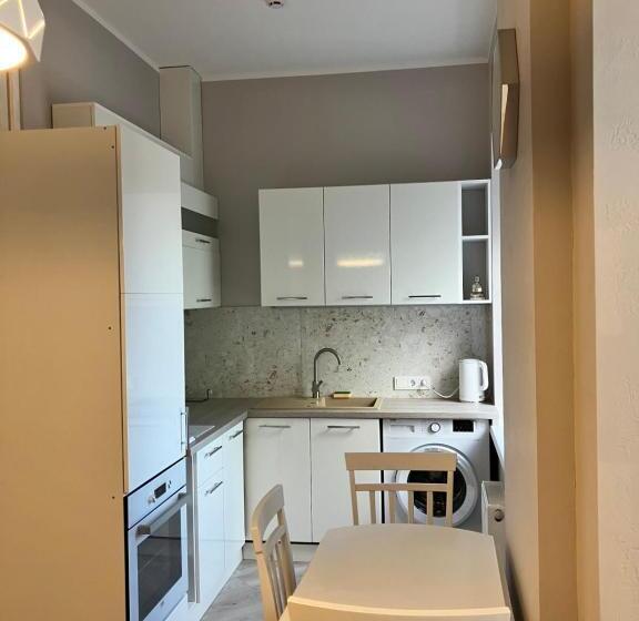 استودیوی استاندارد, Old Town Bakery