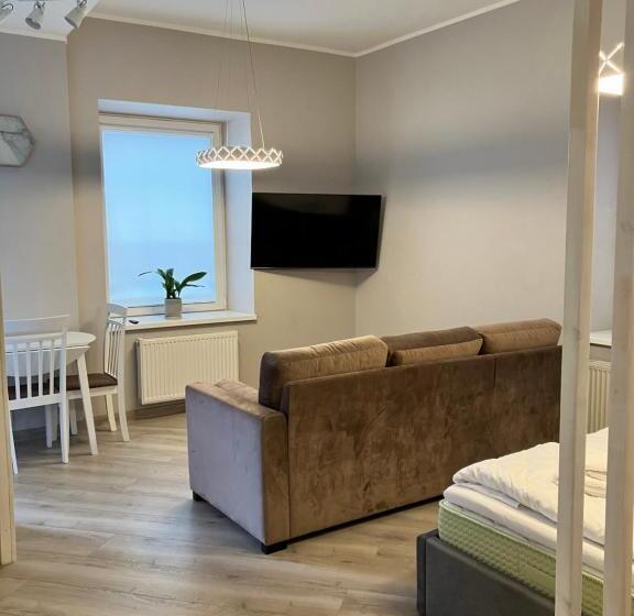 استودیوی استاندارد, Old Town Bakery