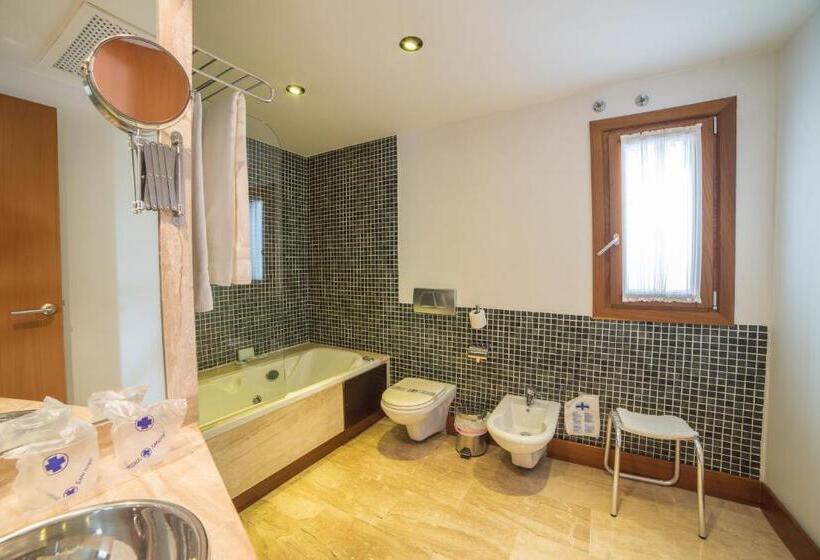 수피리어 룸, Acinipo