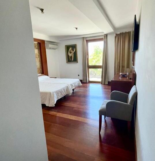 수피리어 룸, Acinipo