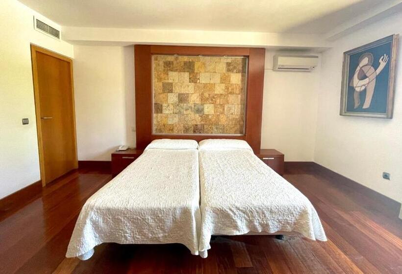 수피리어 룸, Acinipo