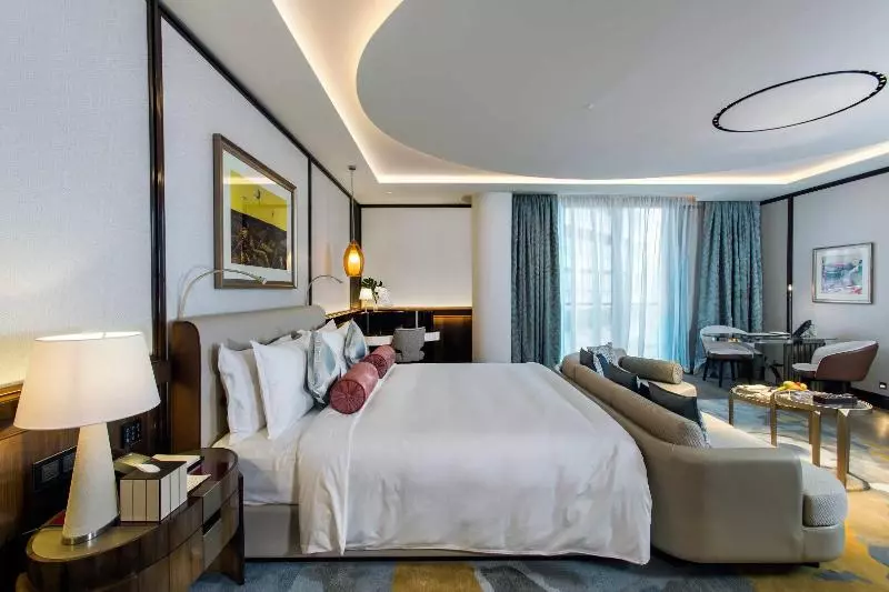اتاق لوکس با تخت بزرگ, Mandarin Oriental Al Faisaliah, Riyadh