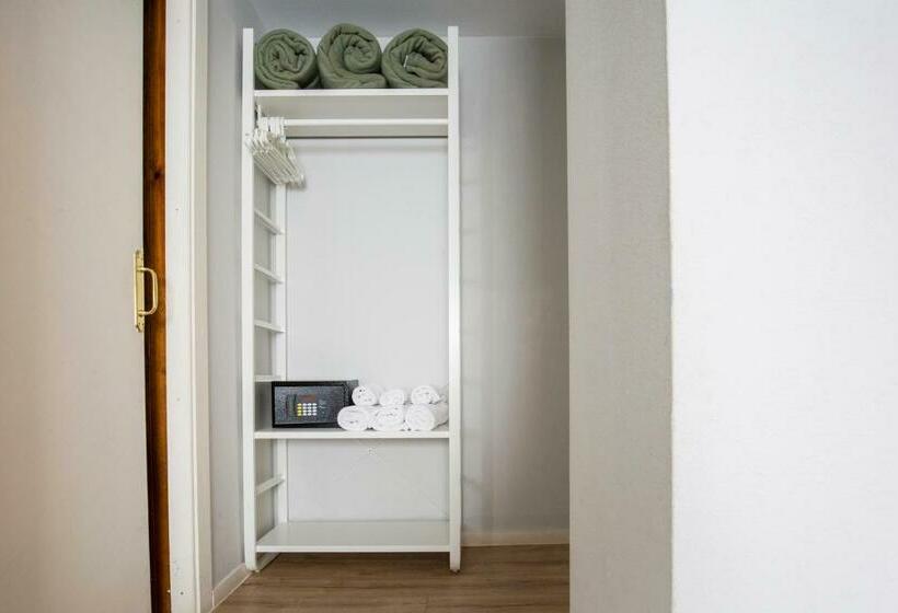 标准三人间, Camel Lot by Nexta