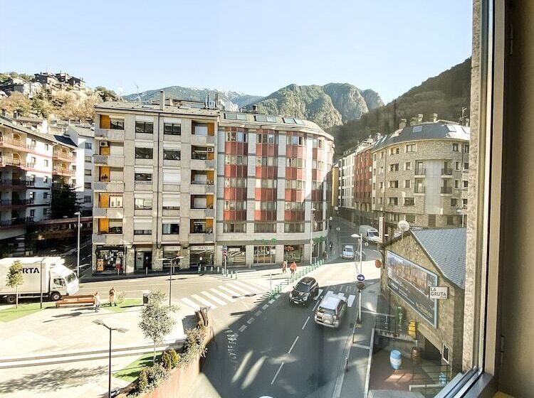 חדר אקזקיוטיב, Hesperia Andorra