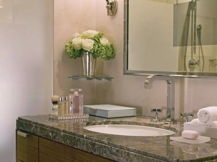 Deluxe Room, Four Seasons Hotel London At Park Lane