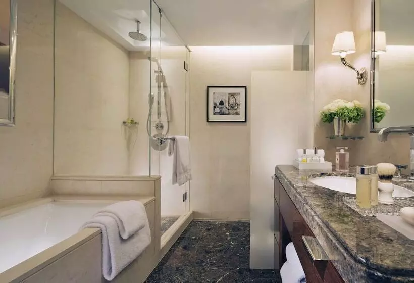 Deluxe Room, Four Seasons Hotel London At Park Lane