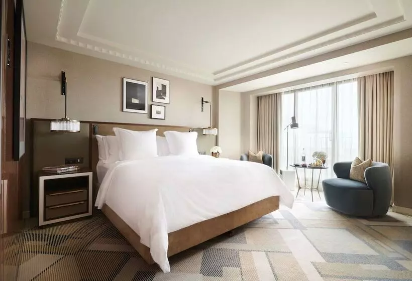 Deluxe Room, Four Seasons Hotel London At Park Lane
