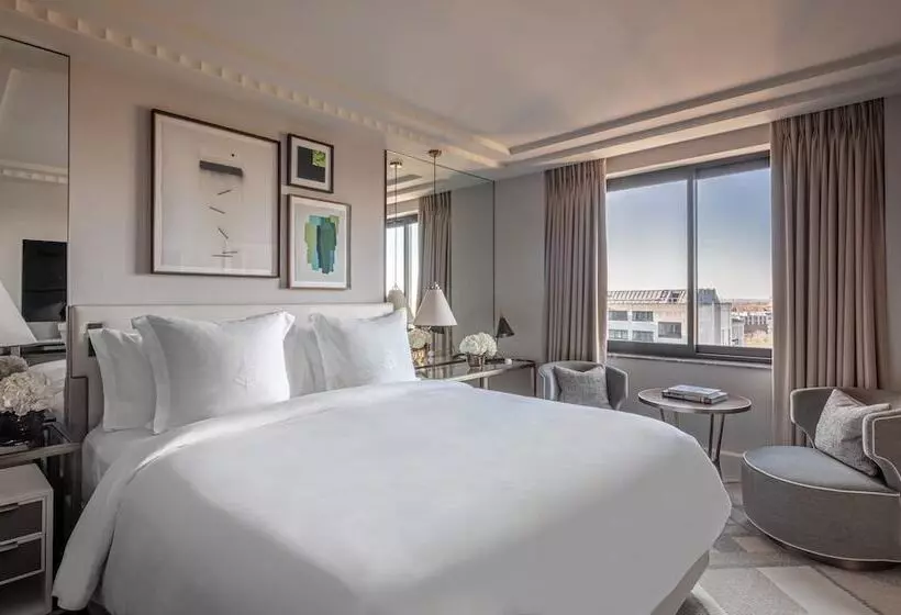 Superior Room, Four Seasons Hotel London At Park Lane