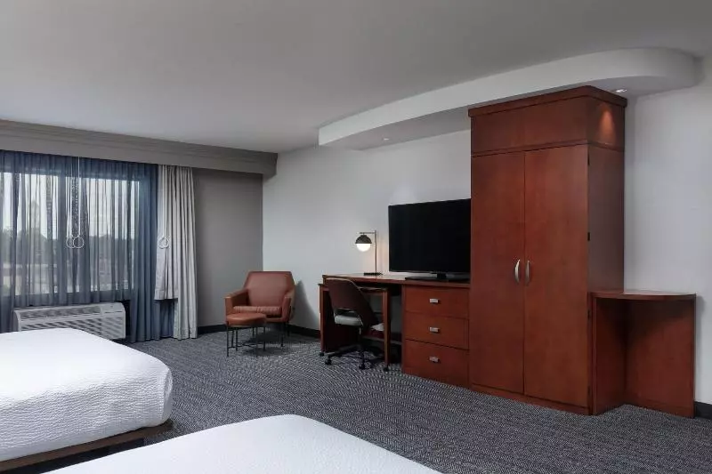 Superior Room, Four Seasons Hotel London At Park Lane