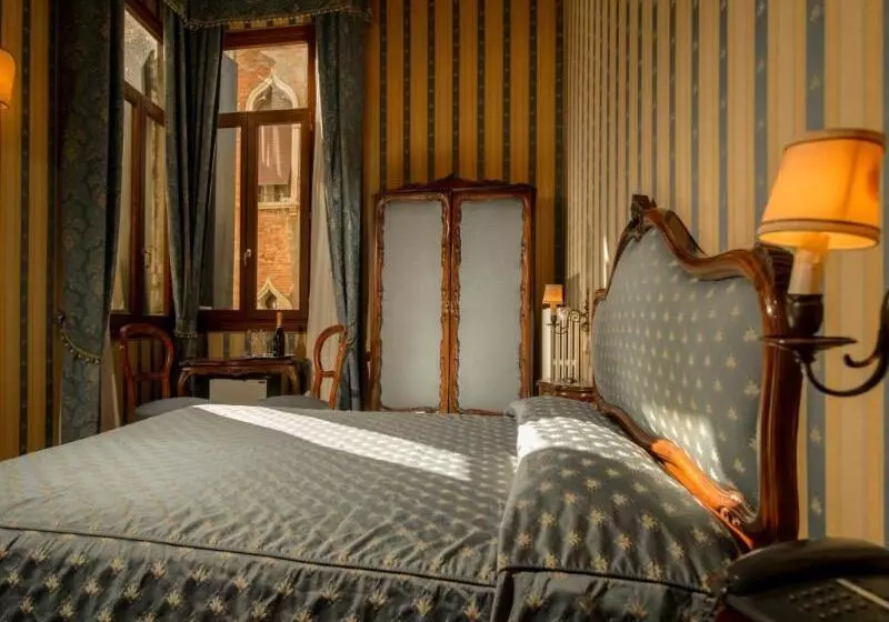 Suite King Bed, Four Seasons Hotel London At Park Lane