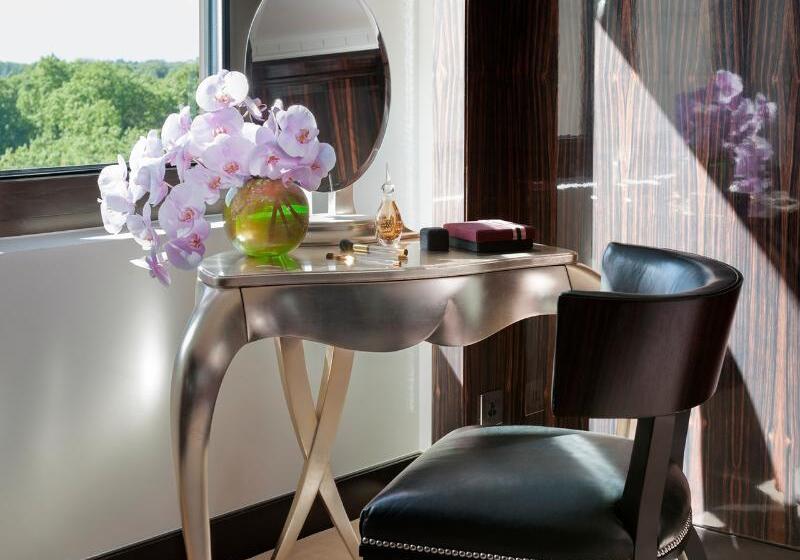 Suite King Bed, Four Seasons Hotel London At Park Lane