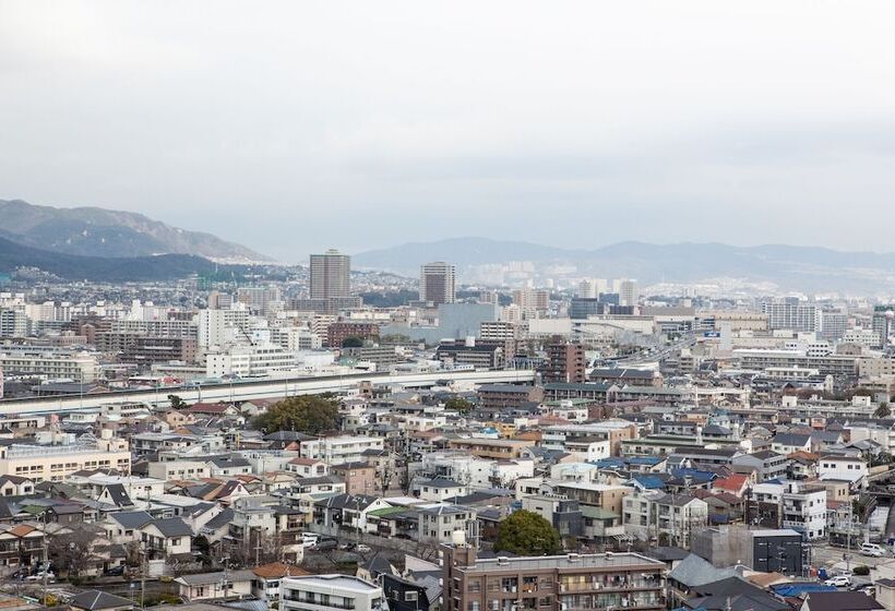 패밀리 룸, Hewitt Koshien