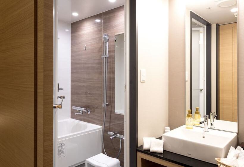 패밀리 룸, Hewitt Koshien