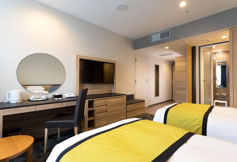 패밀리 룸, Hewitt Koshien