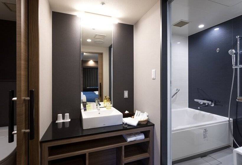 베이직 3인 룸, Hewitt Koshien