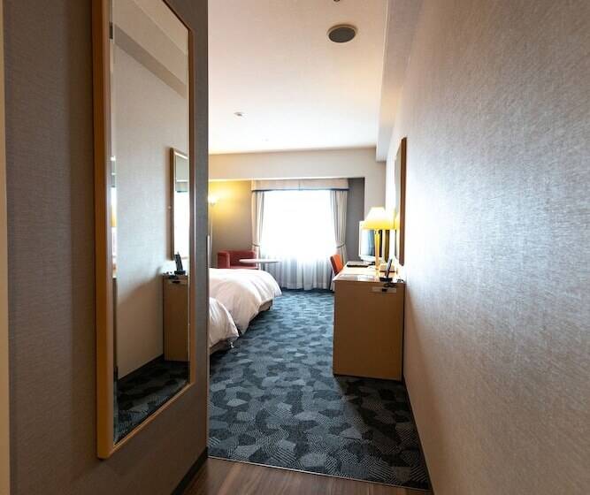 베이직 3인 룸, Hewitt Koshien