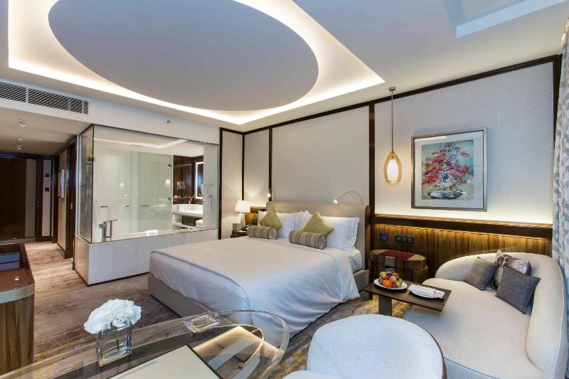 キングサイズベッドのスーペリアルーム, Mandarin Oriental Al Faisaliah, Riyadh