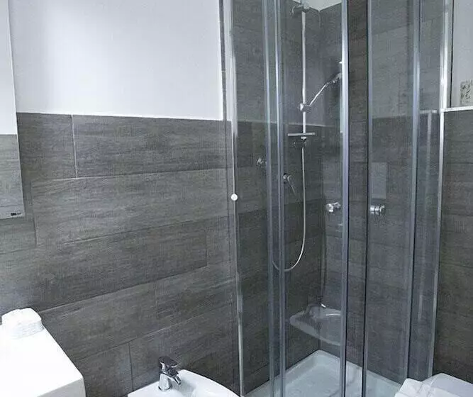 اتاق استاندارد سه نفره, Rubino Guest House