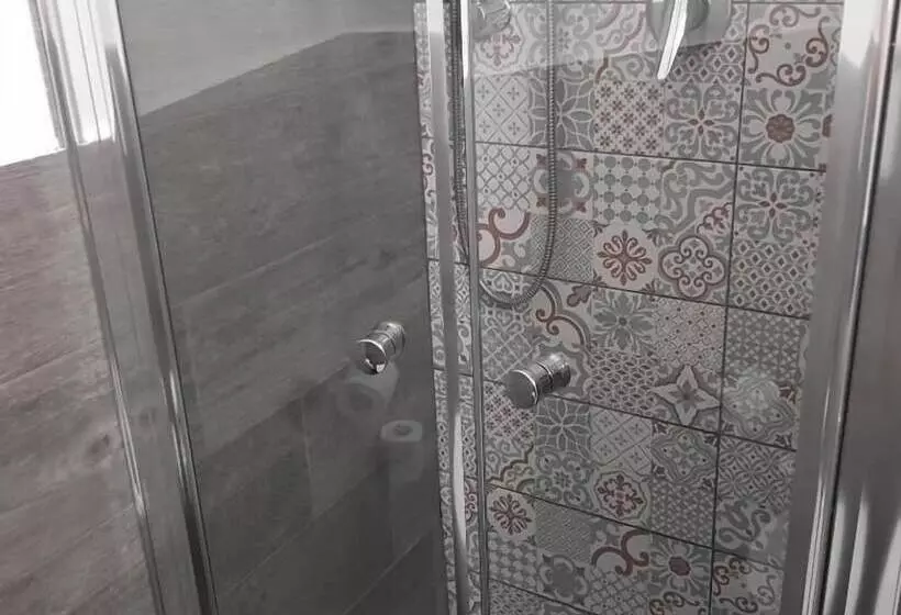 اتاق استاندارد سه نفره, Rubino Guest House
