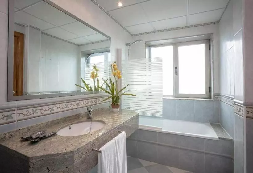 Standard Triple Room, Rull