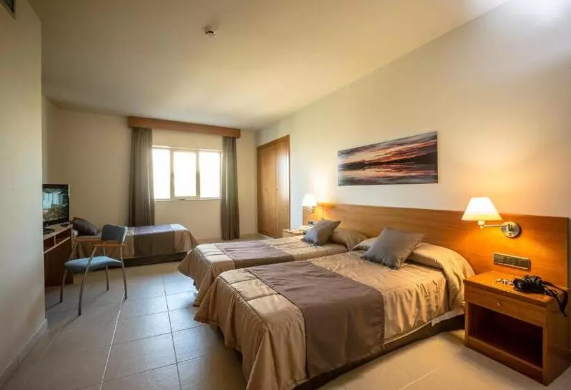 Standard Triple Room, Rull
