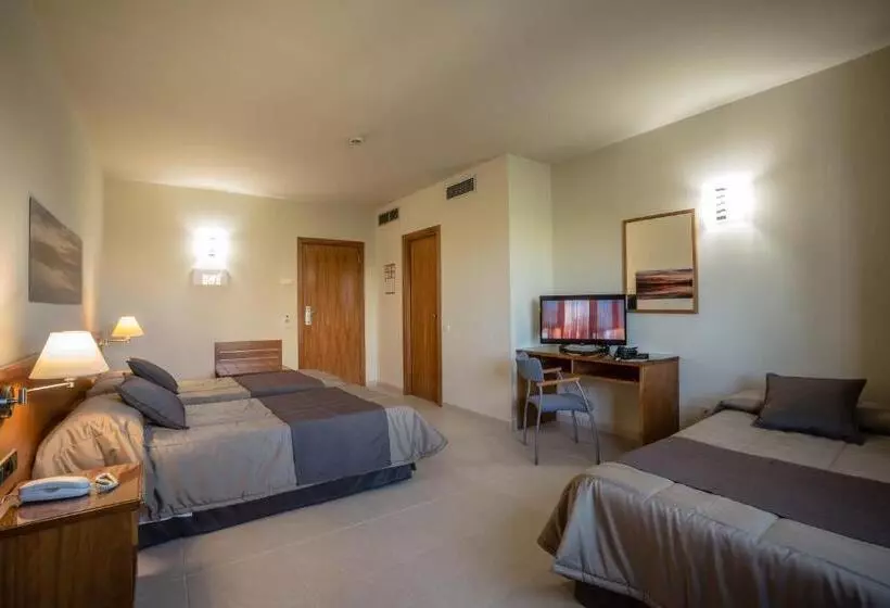 Standard Triple Room, Rull