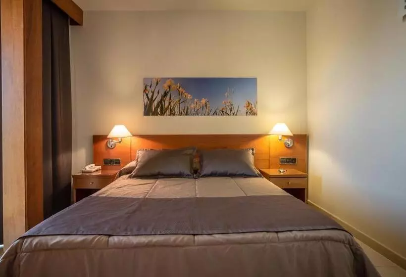 Standard Room, Rull