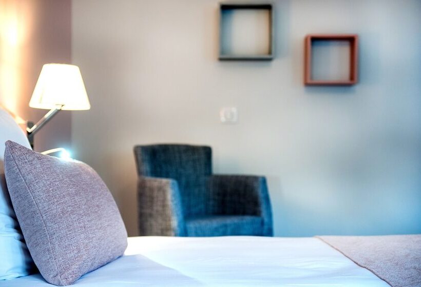 Camera Tripla Standard, Sainte Rose