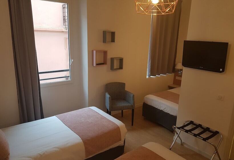 Camera Tripla Standard, Sainte Rose