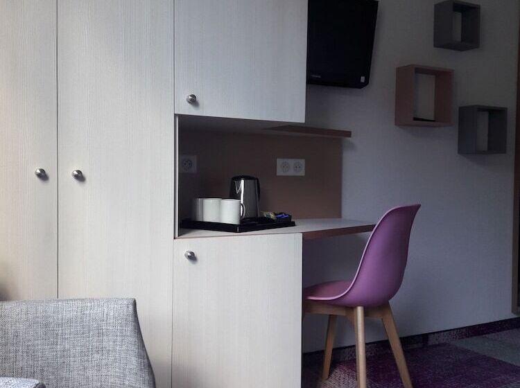 Camera Tripla Standard, Sainte Rose