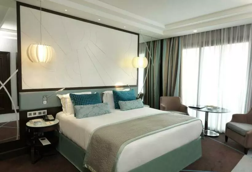 اتاق لوکس با تخت بزرگ, Sofitel Beirut Le Gabriel