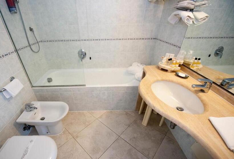 デラックスファミリールーム, Weber Ambassador