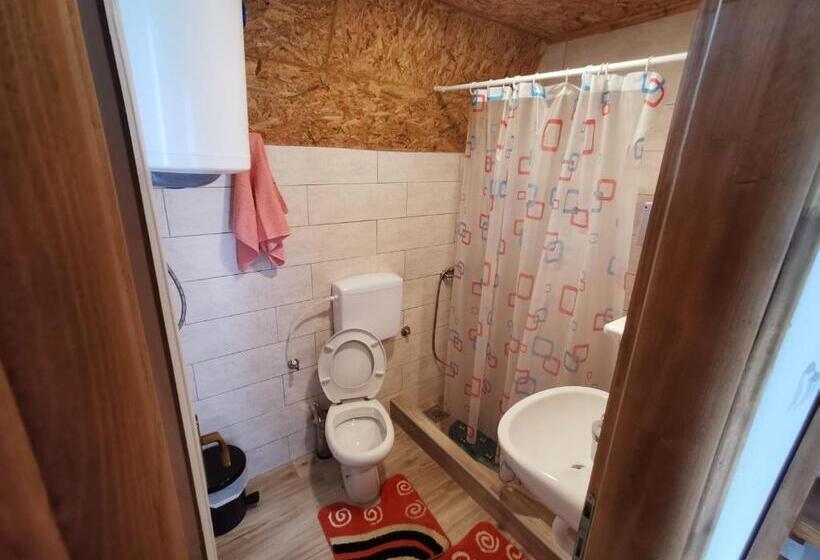 بانگلوی استاندارد, B&b Konak