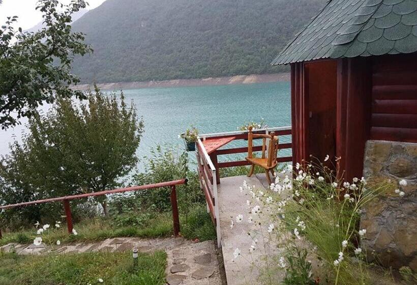 بانگلوی استاندارد, B&b Konak