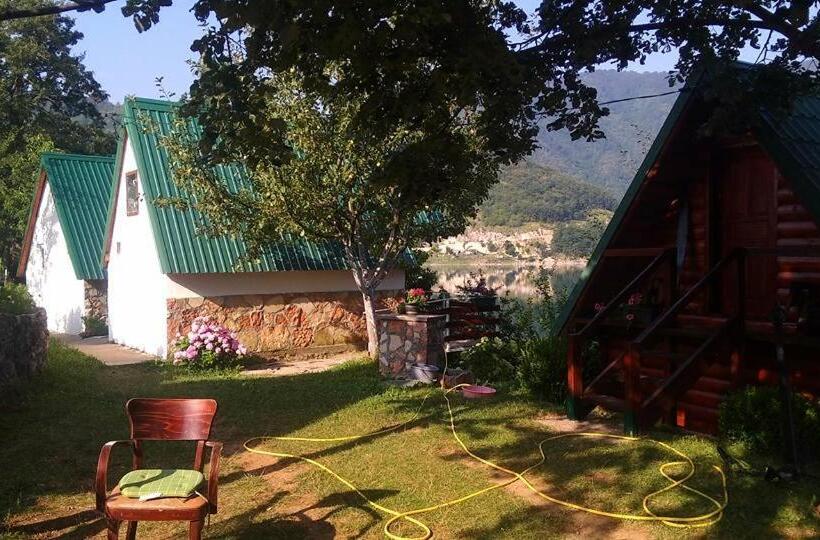 بانگلوی استاندارد, B&b Konak