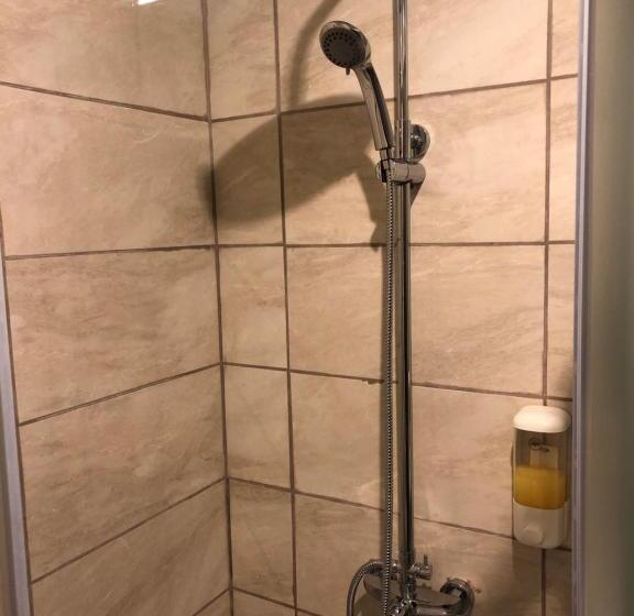 اتاق اکونومی, El Mundo Apartments