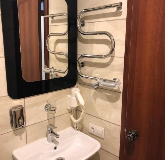 اتاق اکونومی, El Mundo Apartments