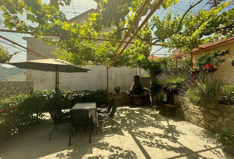 آپارتمان 1 خوابه با چشم‌انداز باغ, Apartman Mim