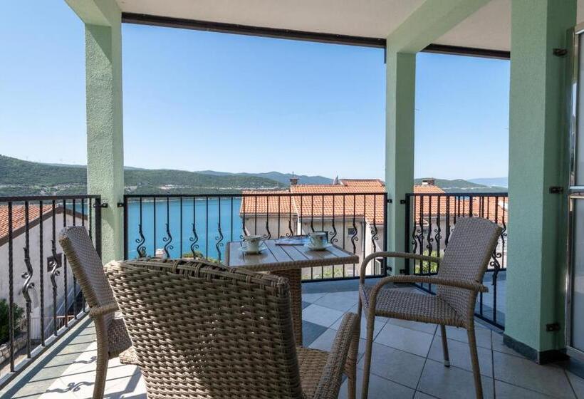 Triple Room Sea View, Apartments & Rooms Leon