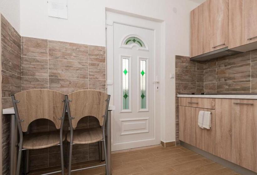 Triple Room Sea View, Apartments & Rooms Leon