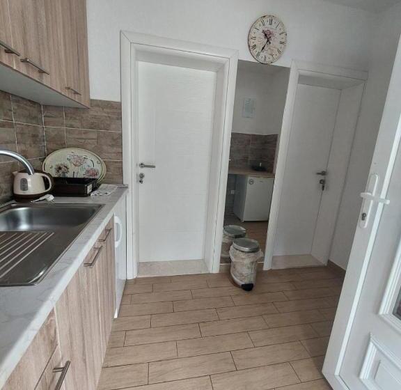 Triple Room Sea View, Apartments & Rooms Leon