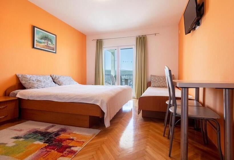 Triple Room Sea View, Apartments & Rooms Leon