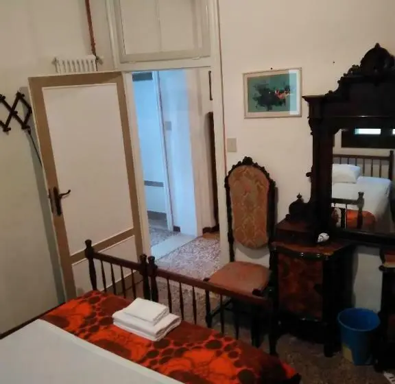 Habitació Estàndard Individual Bany Compartit, Cà Widmann