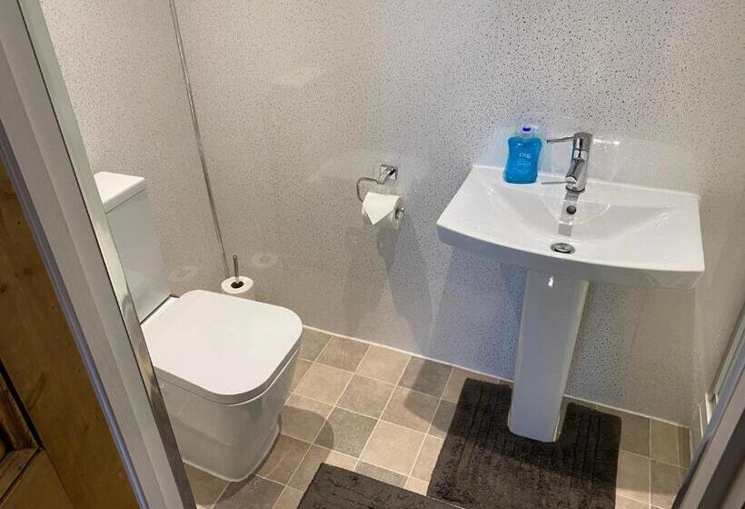 חדר דלוקס, The Barley House