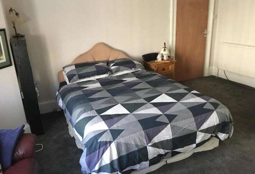 חדר דלוקס, The Barley House